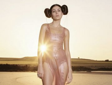 Marina Herlop. Gràfica de Callum Abbott, fotografia d'Anxo Casal