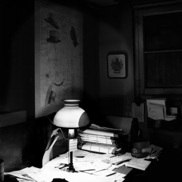 <p>Capelleria Prats a la Rambla de Catalunya de Barcelona. Fotografia de Joaquín Gomis. Fons Gomis. Dipositat a l&#39;Arxiu Nacional de Catalunya. &copy; Hereus de Joaquim Gomis. Fundació Joan Miró, Barcelona, 2024.</p>