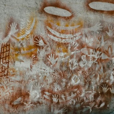 In Favour of the Tangible: An Affective Ar(t)chaeology of Gesture and Matter That Does Not Forget