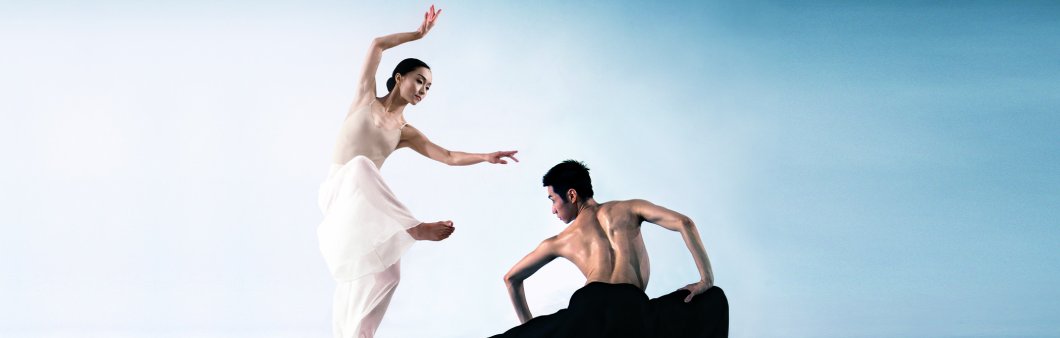 <em>Pine Smoke. </em>Cloud Gate Dance Theatre of Taiwan. Photo by LIU Chen-hsiang
