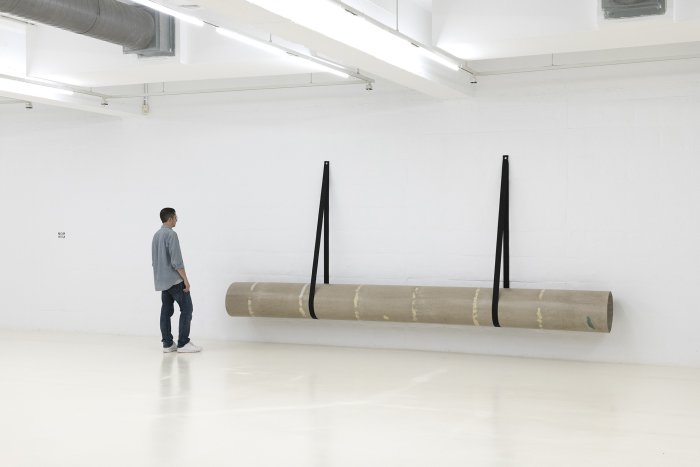vis., de Julia Spínola, Espai 13 Fundació Joan Miró, Barcelona. Ciclo Gira todo gira, comisariado por Marc Navarro.