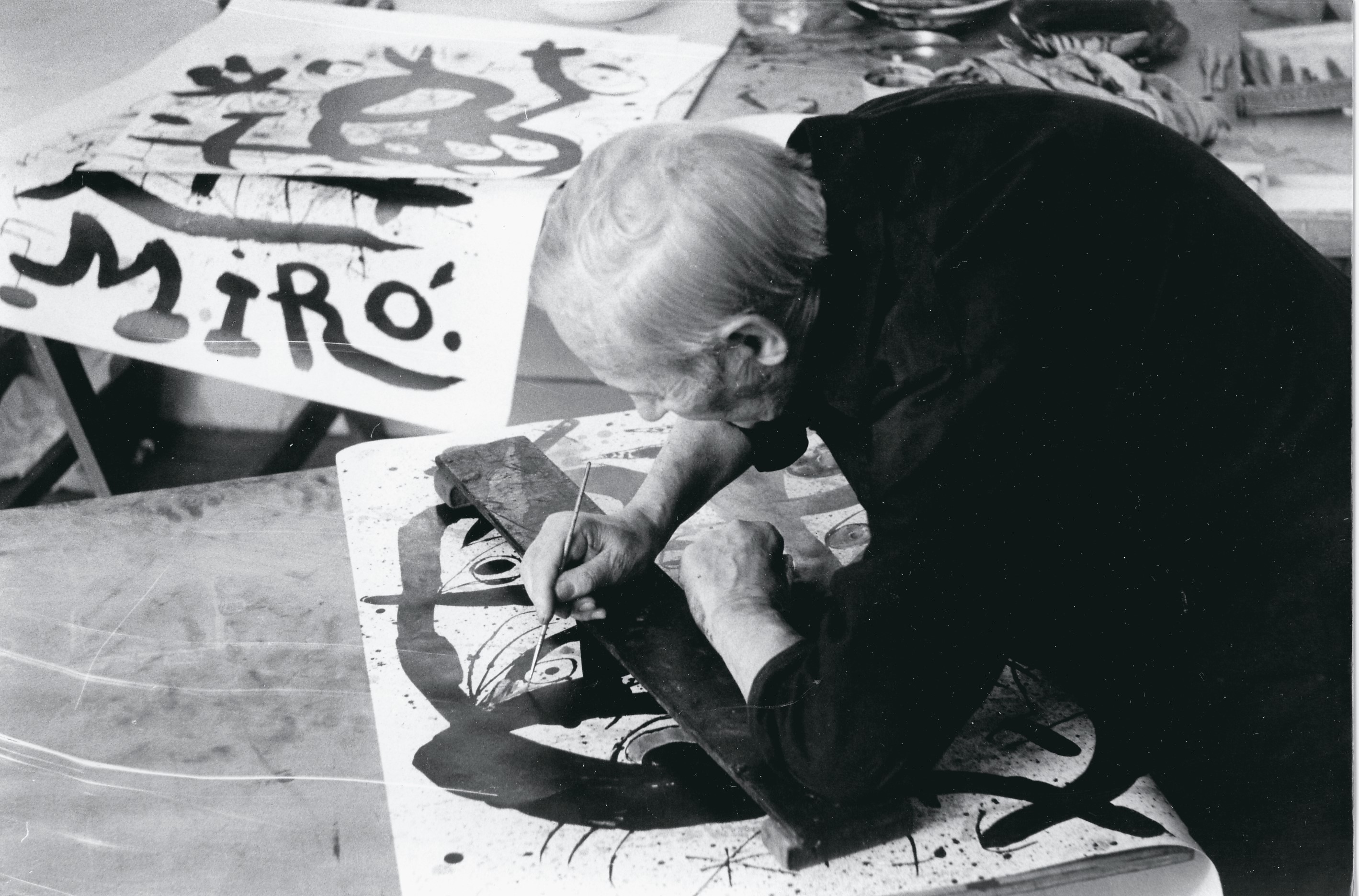 Joan Miró preparando un cartel, 1972 © Clovis Prévost
