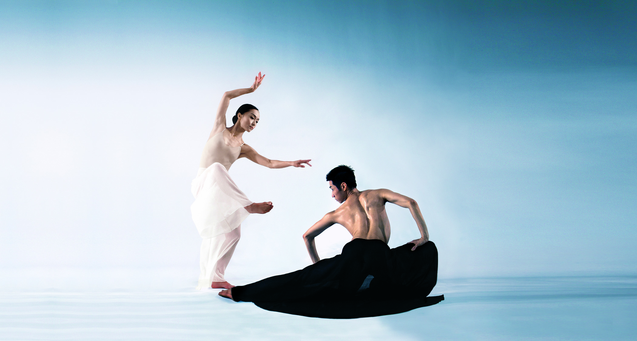 <em>Pine Smoke. </em>Cloud Gate Dance Theatre of Taiwan. Photo by LIU Chen-hsiang
