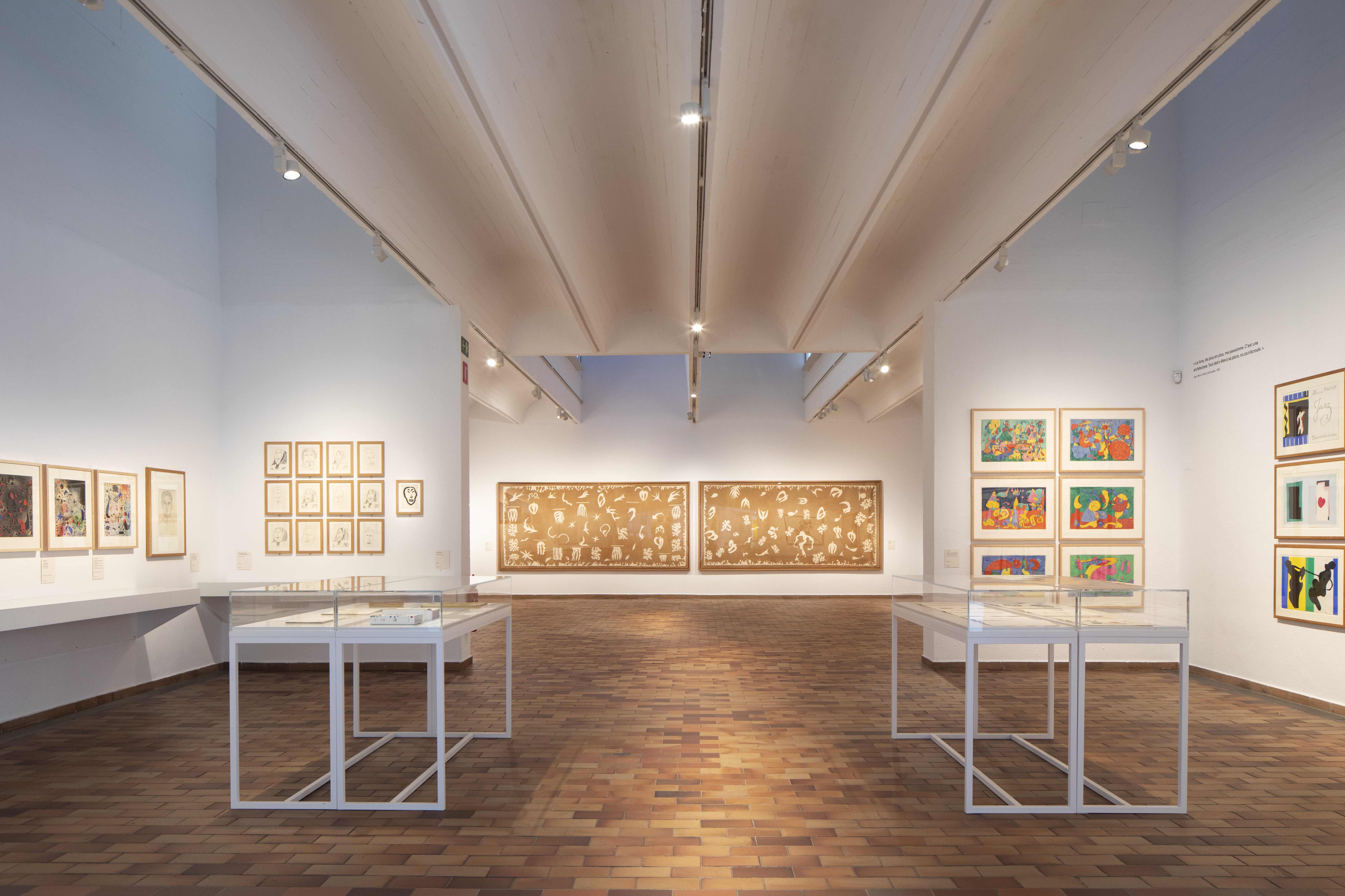 Salas de la exposición Miró Matisse, más allá de las imágenes comisariada por Rémi Labrusse. © Fundació Joan Miró. Fotos: Davide Camesasca
