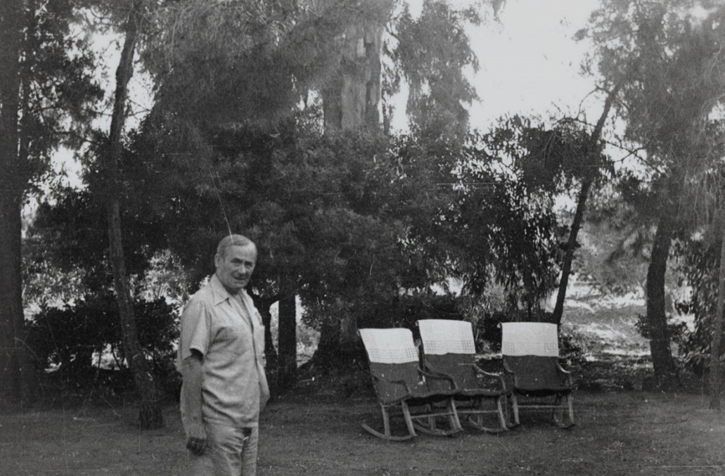 Enric Tormo, <em>Joan Miró al jardí de casa seva a Mont-roig del Camp</em>, sense data
